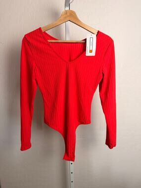 Women’s Red Ribbed Bodysuit Size Large Long Sleeve V Neck Hem Stretch